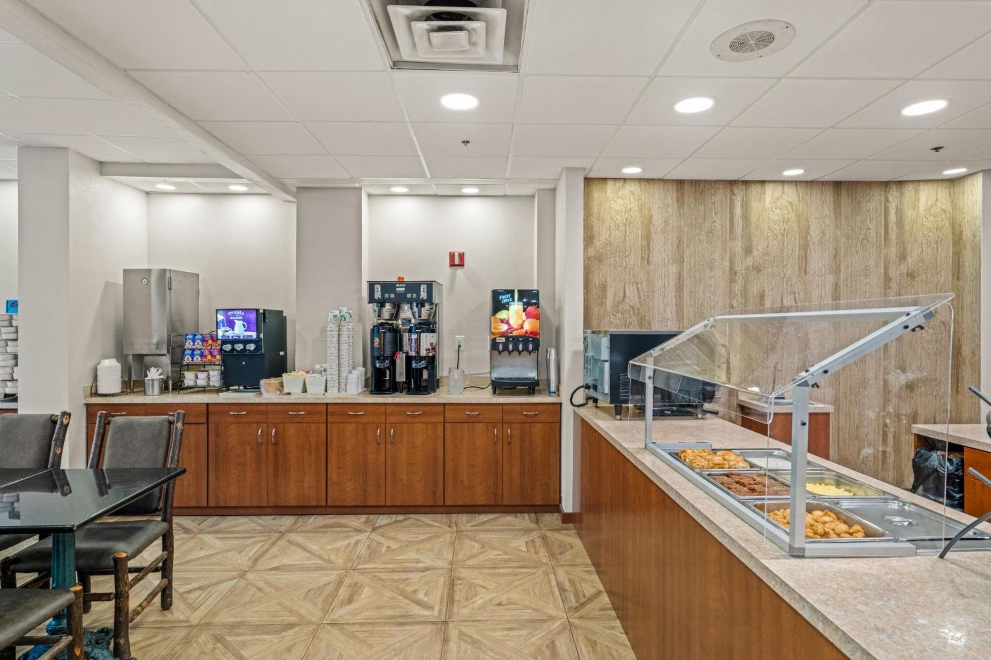 Black Bear Inn & Suites Гатлинбург Экстерьер фото