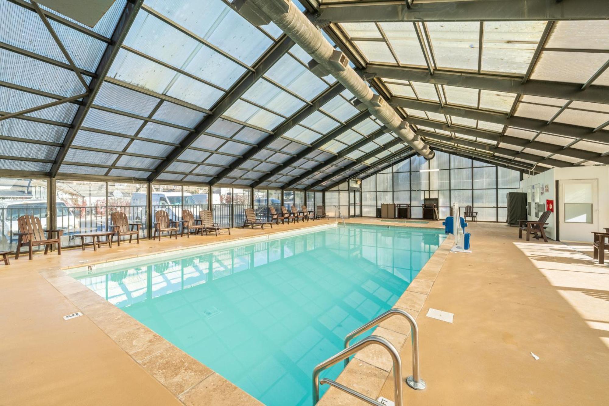Black Bear Inn & Suites Гатлинбург Экстерьер фото